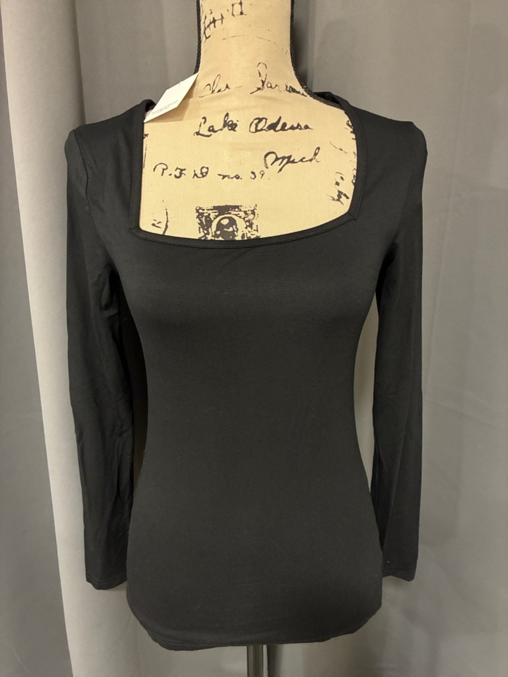 MANGOPOP Women’s Long-Sleeve Square Neck Top - Black